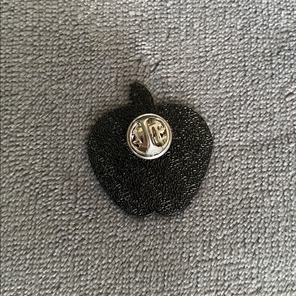 Lululemon Pin - Picture 2 of 2